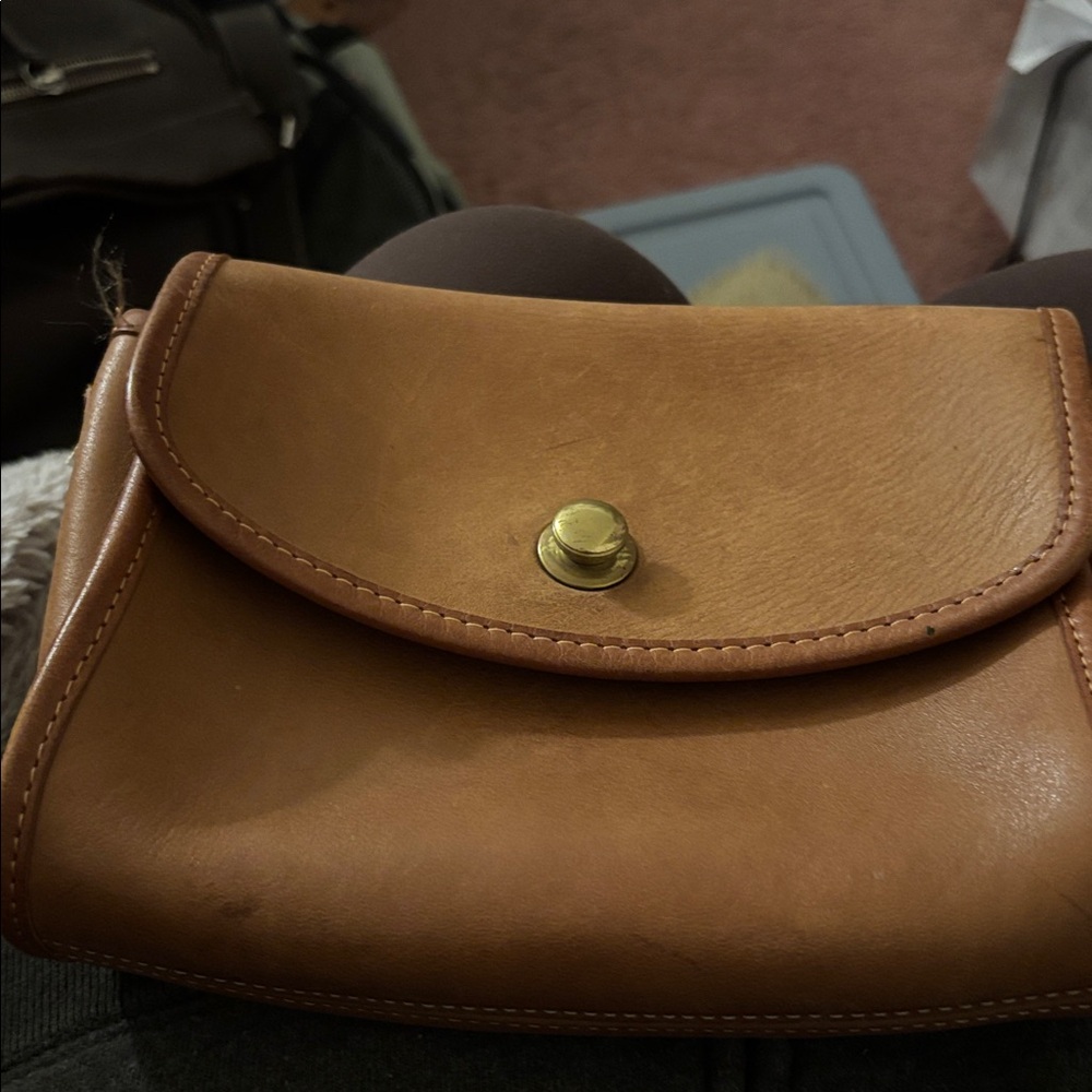 Vintage Coach Tan Leather Bag No. 082-7140.
Made in the USA